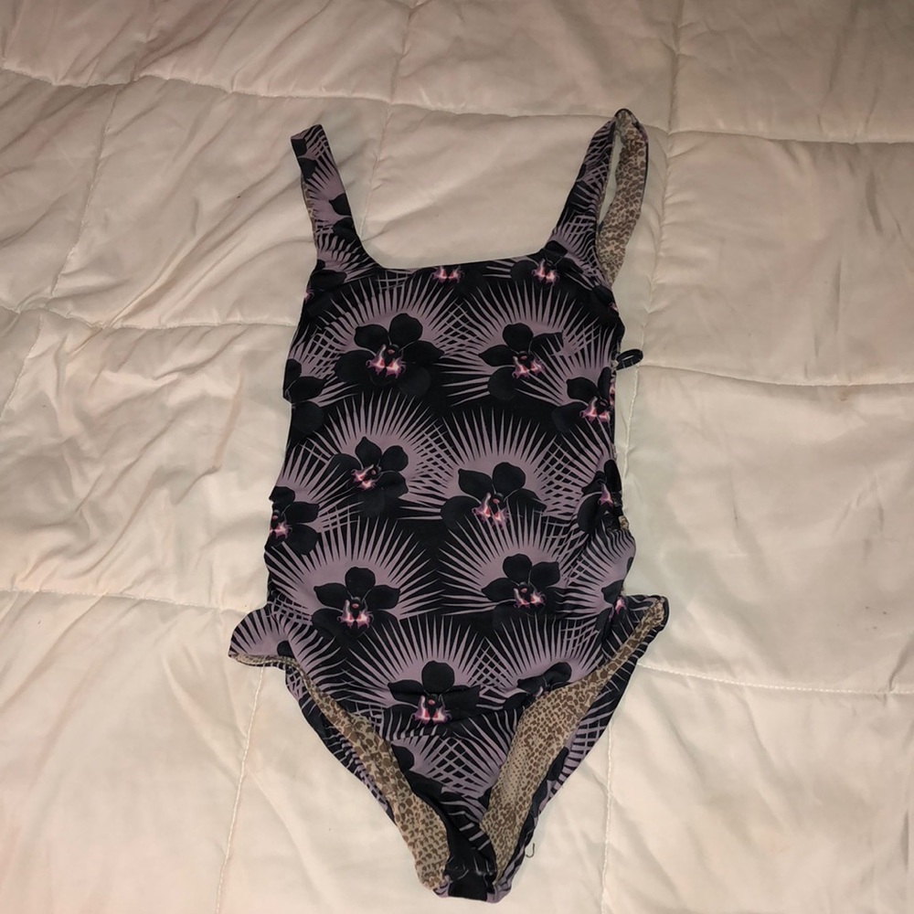 MORDERN PACIFIC ACACIA ONE PIECE